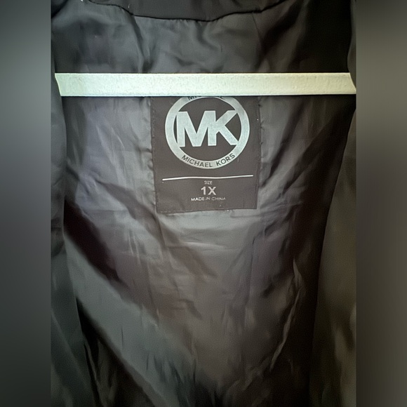 Micheal Kors MICHEAL KORS PLUS SIZED Women's Faux-Fur-Trim Hooded Puffer Coat - Picture 4 of 4